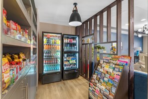 Snack bar - Comfort Inn & Suites Lawrence - University Area (Lawrence)