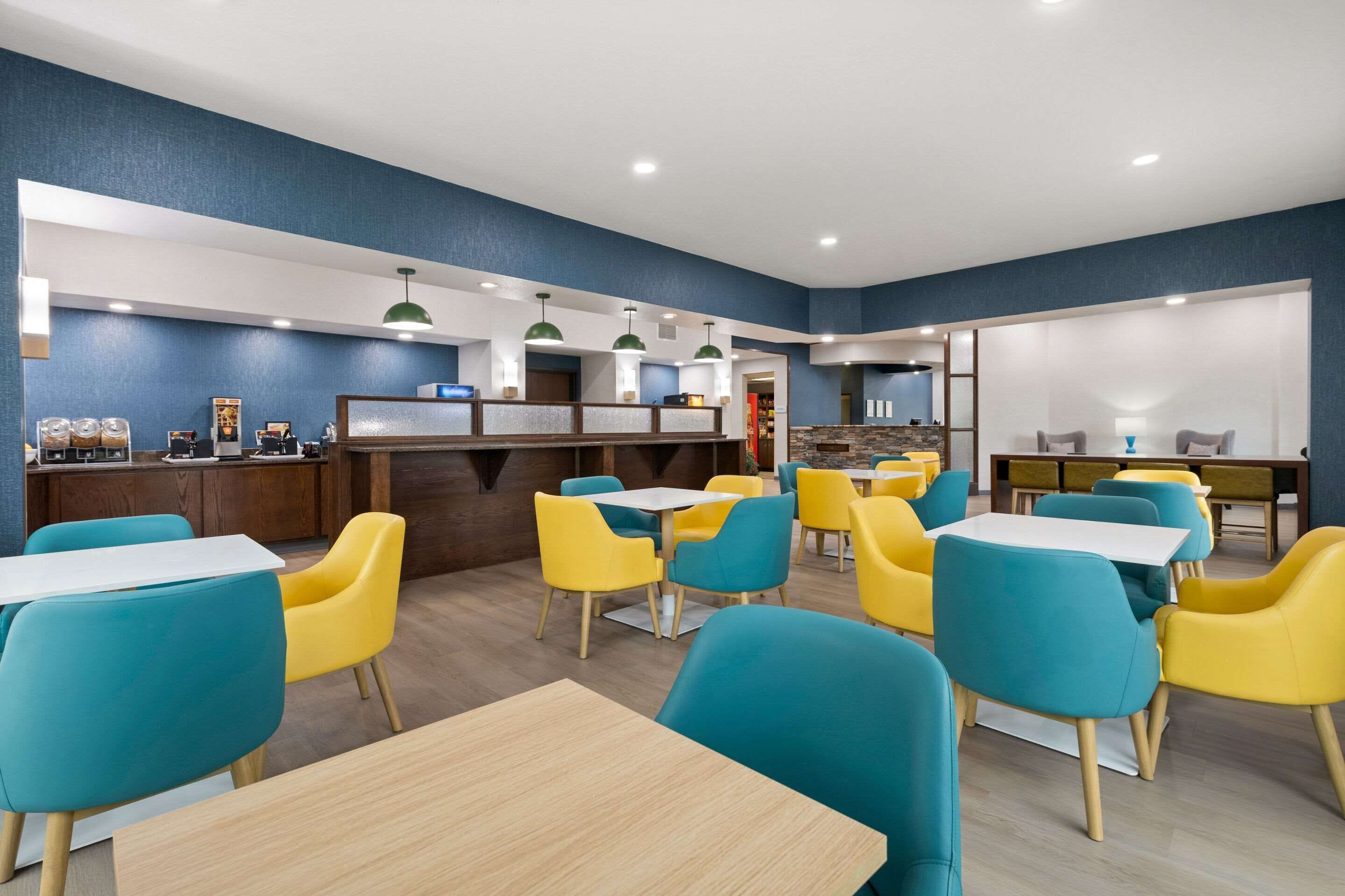 free buffet breakfast