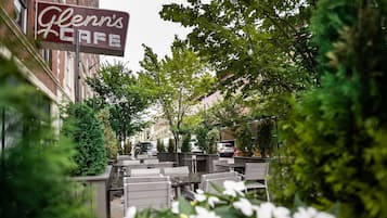 3 restaurants, breakfast, lunch, dinner served; American cuisine