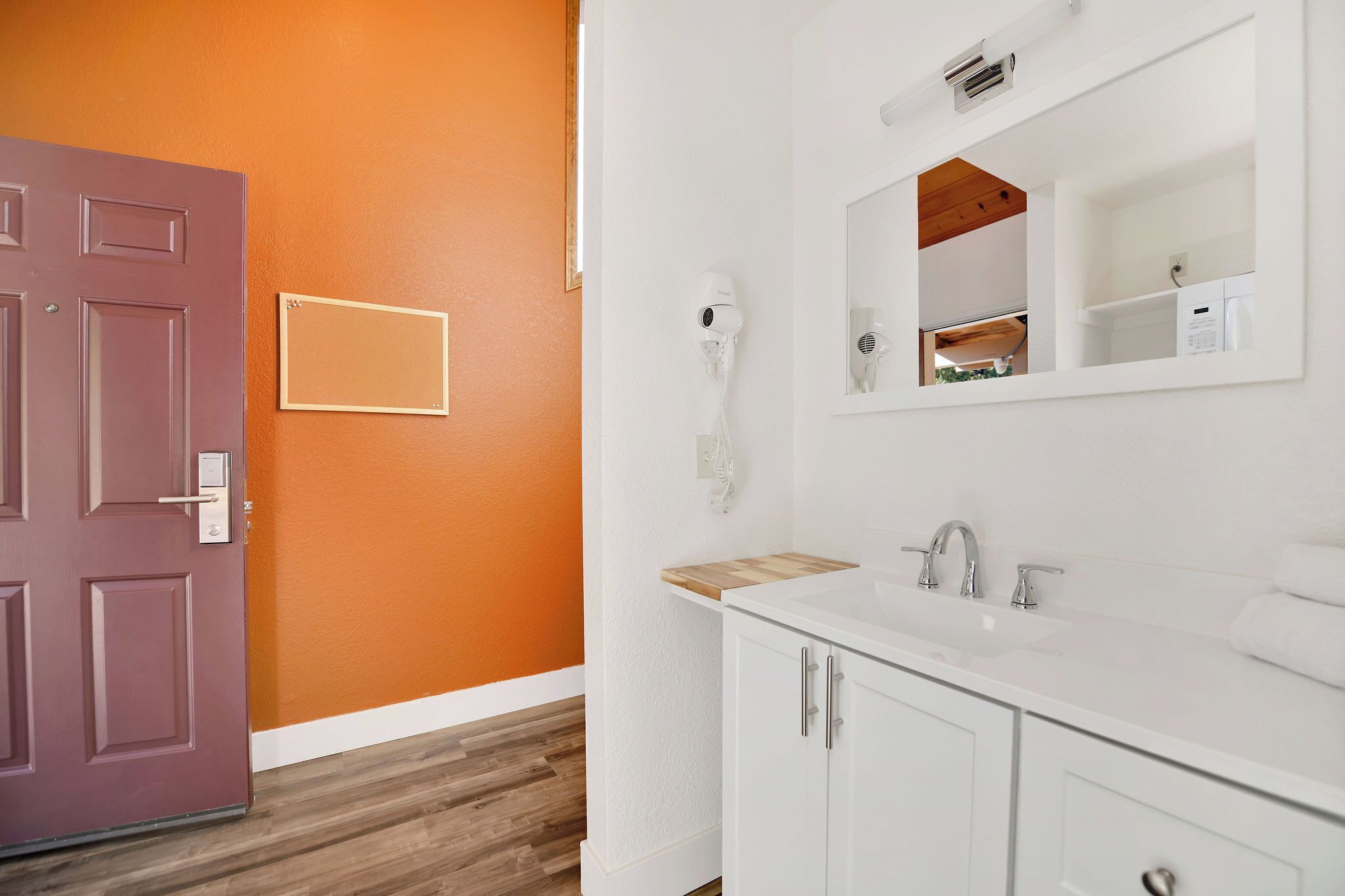 deluxe king bed | desk, free wifi, wheelchair access