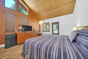 ADA King Room | Desk, free WiFi, wheelchair access - Amador Hotel (Pioneer)