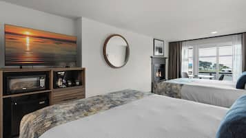 Deluxe Queen Studio, 2 Queen Beds, Ocean View | ๋
ธํธ๋ถ ์์
๊ณต๊ฐ, ์๋ง ์ปคํผ, ๋ฌด๋ฃ ์ ์์ฉ ์นจ๋, ๋ฌด๋ฃ WiFi