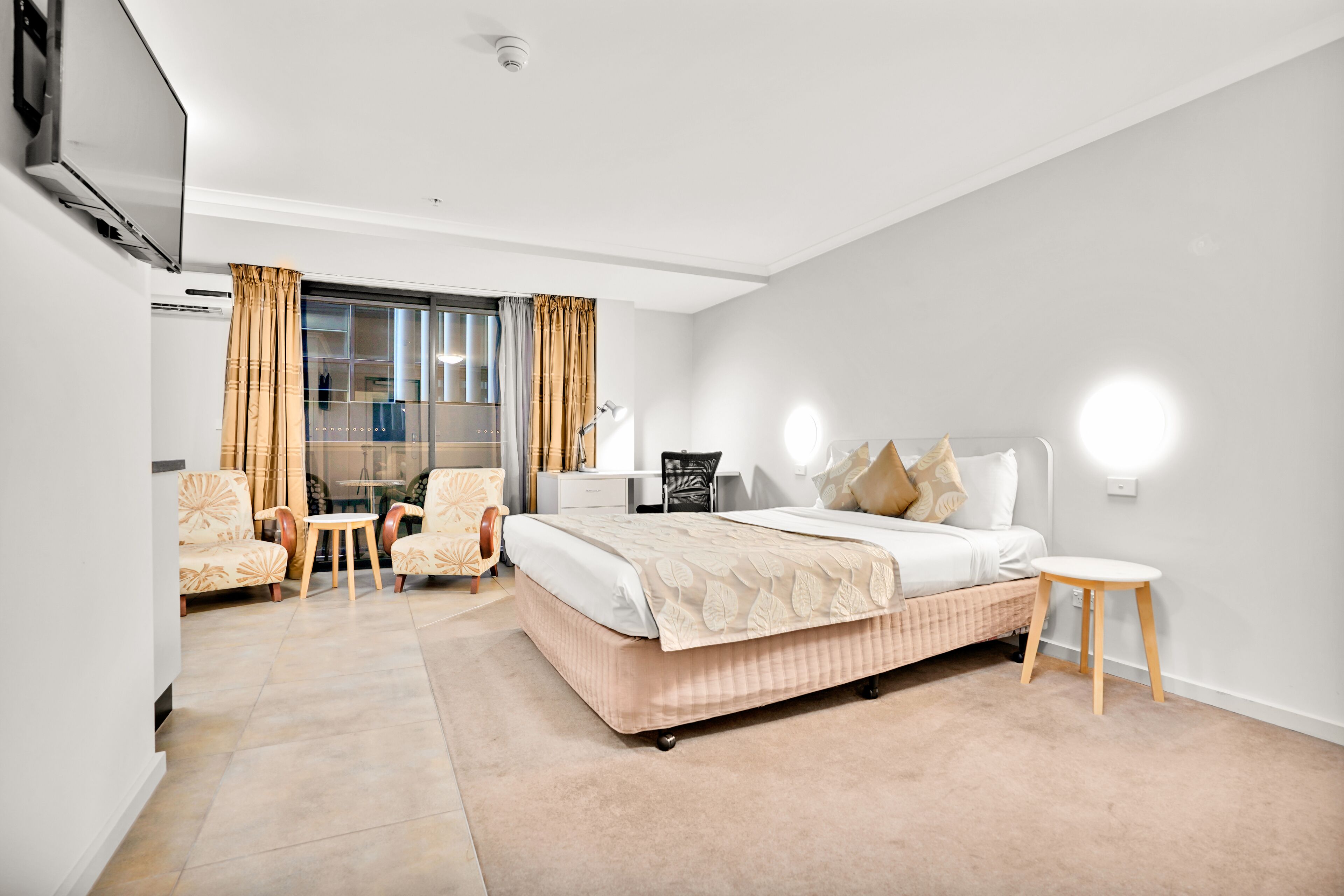 queen suite | in-room safe, individually furnished, iron/ironing board, free wifi