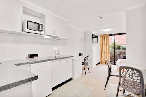 Queen Suite | In-room safe, individually furnished, iron/ironing board, free WiFi