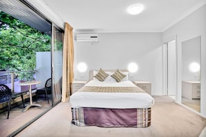 Lygon Front Suite