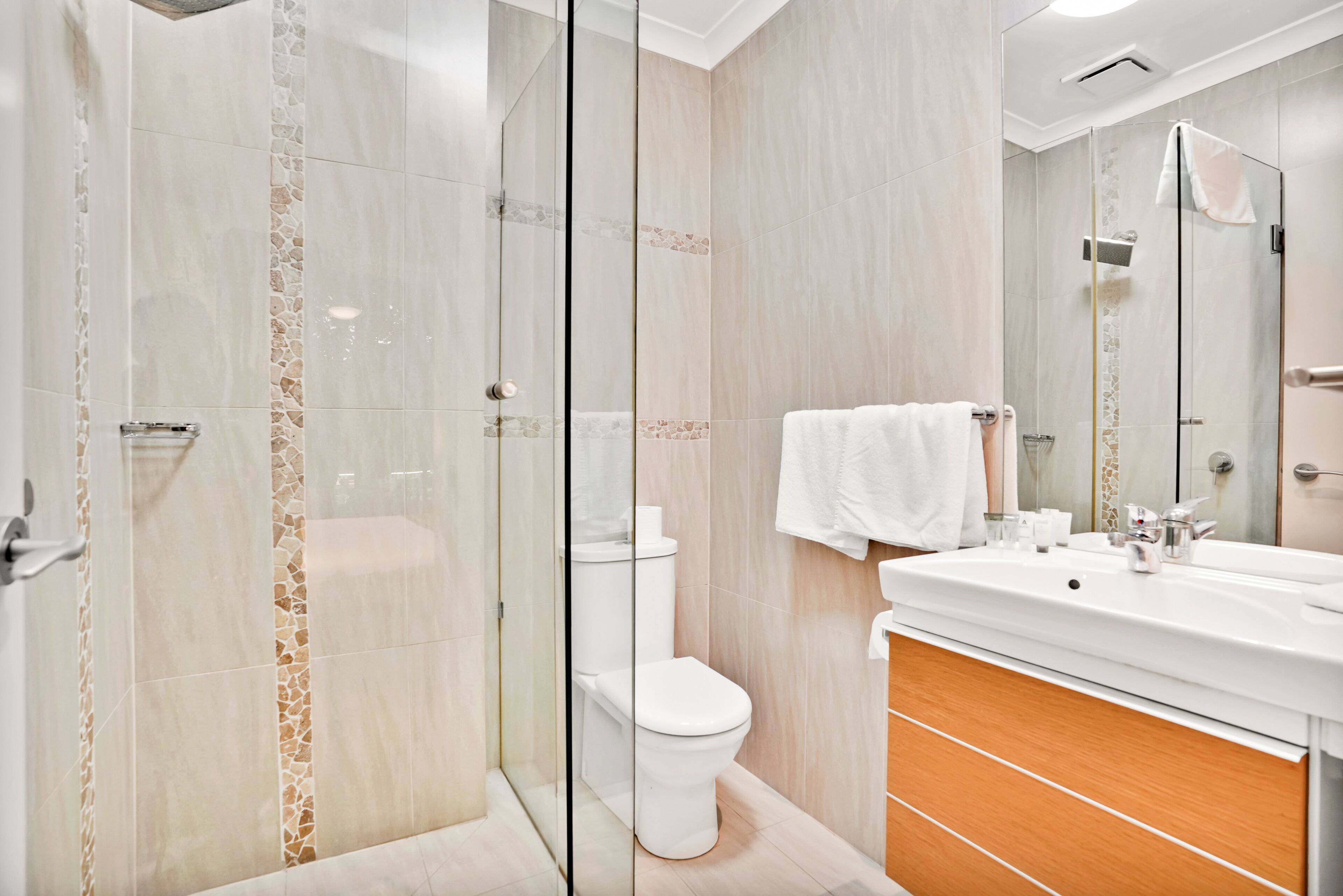 lygon front suite | in-room safe, individually furnished, iron/ironing board, free wifi