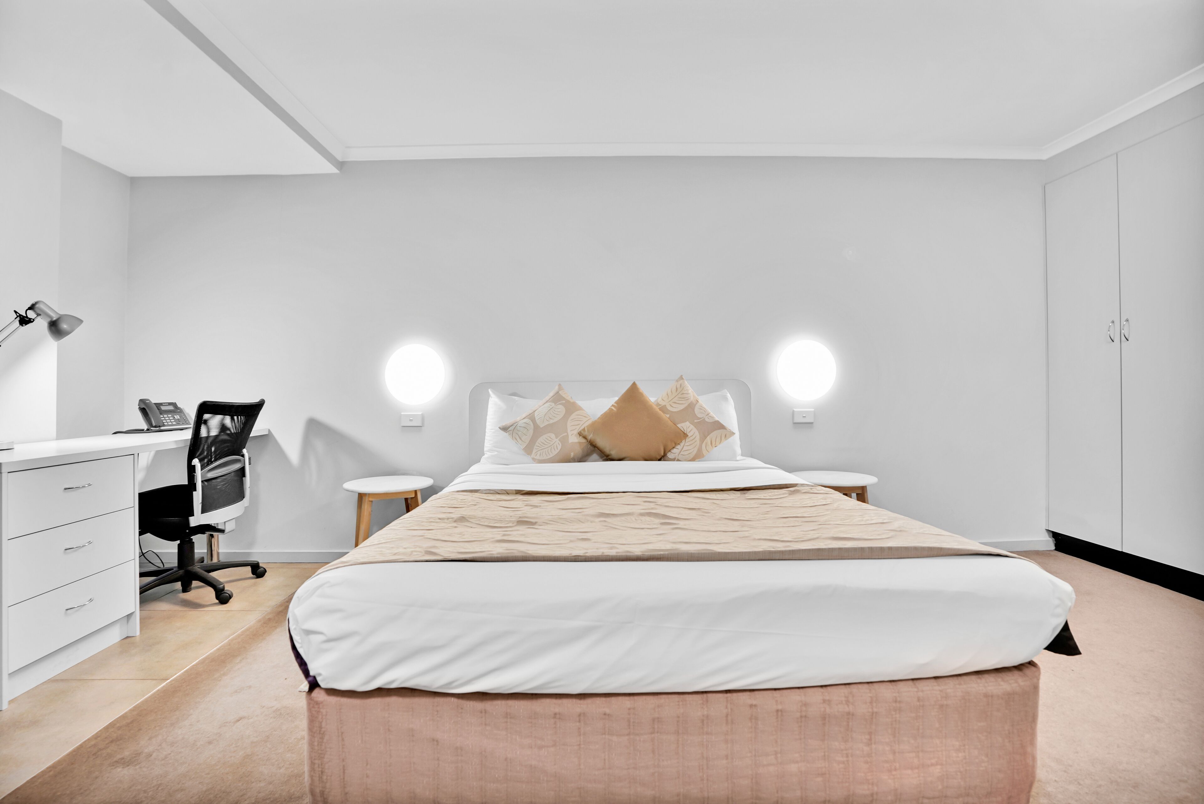 queen suite | in-room safe, individually furnished, iron/ironing board, free wifi