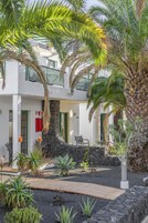 Villa, 2 Bedrooms | Courtyard view