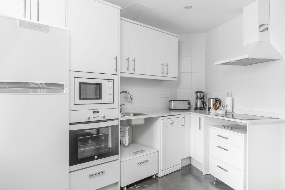 apartment, 2 bedrooms | private kitchen | fridge, microwave, oven, stovetop