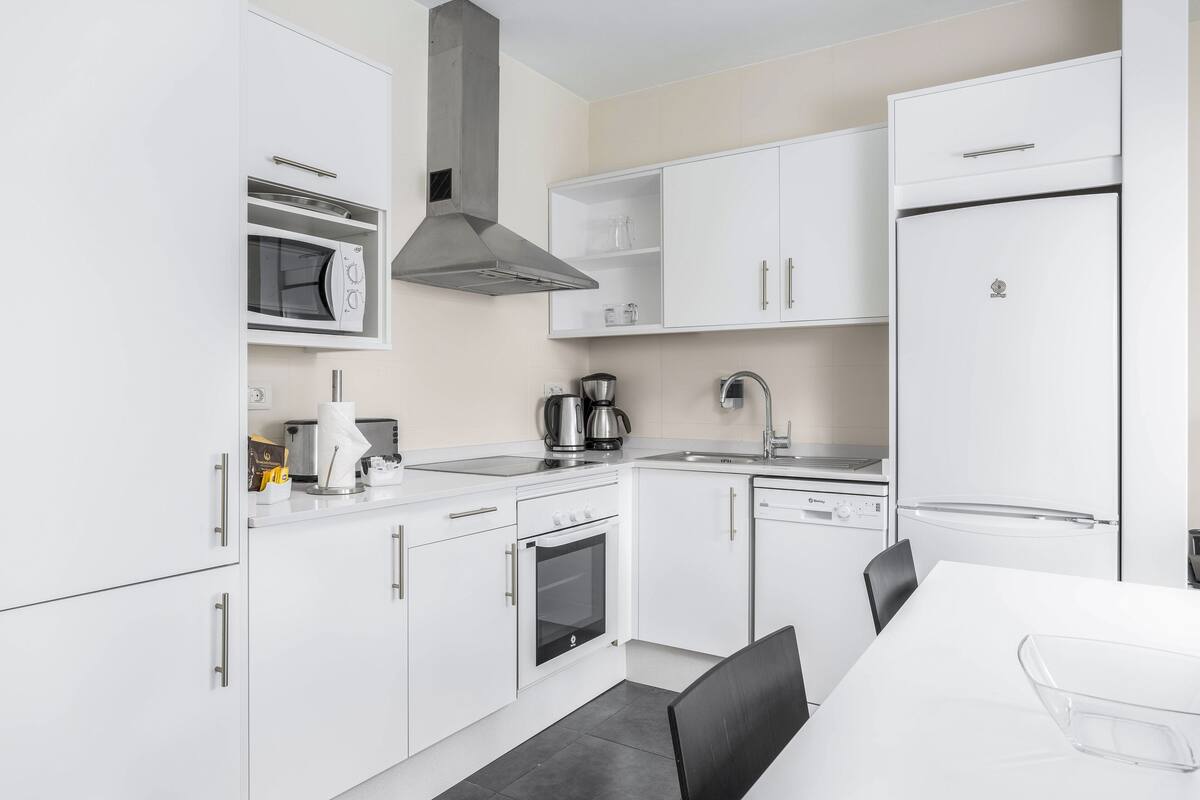apartment, 2 bedrooms | private kitchen | fridge, microwave, oven, stovetop