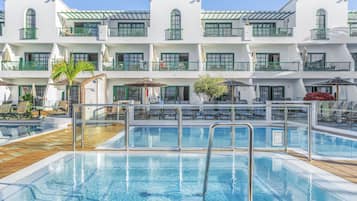 Outdoor pool, pool loungers