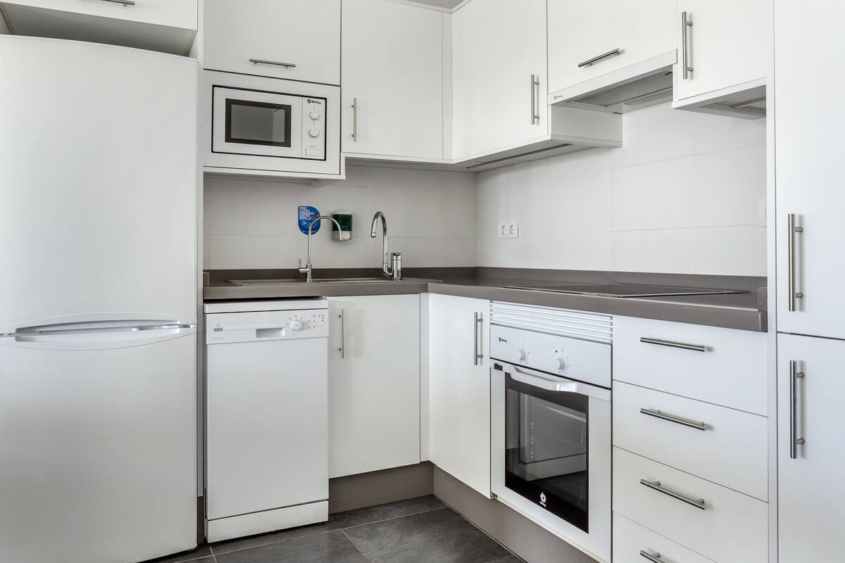 apartment, 1 bedroom | private kitchen | fridge, microwave, oven, stovetop