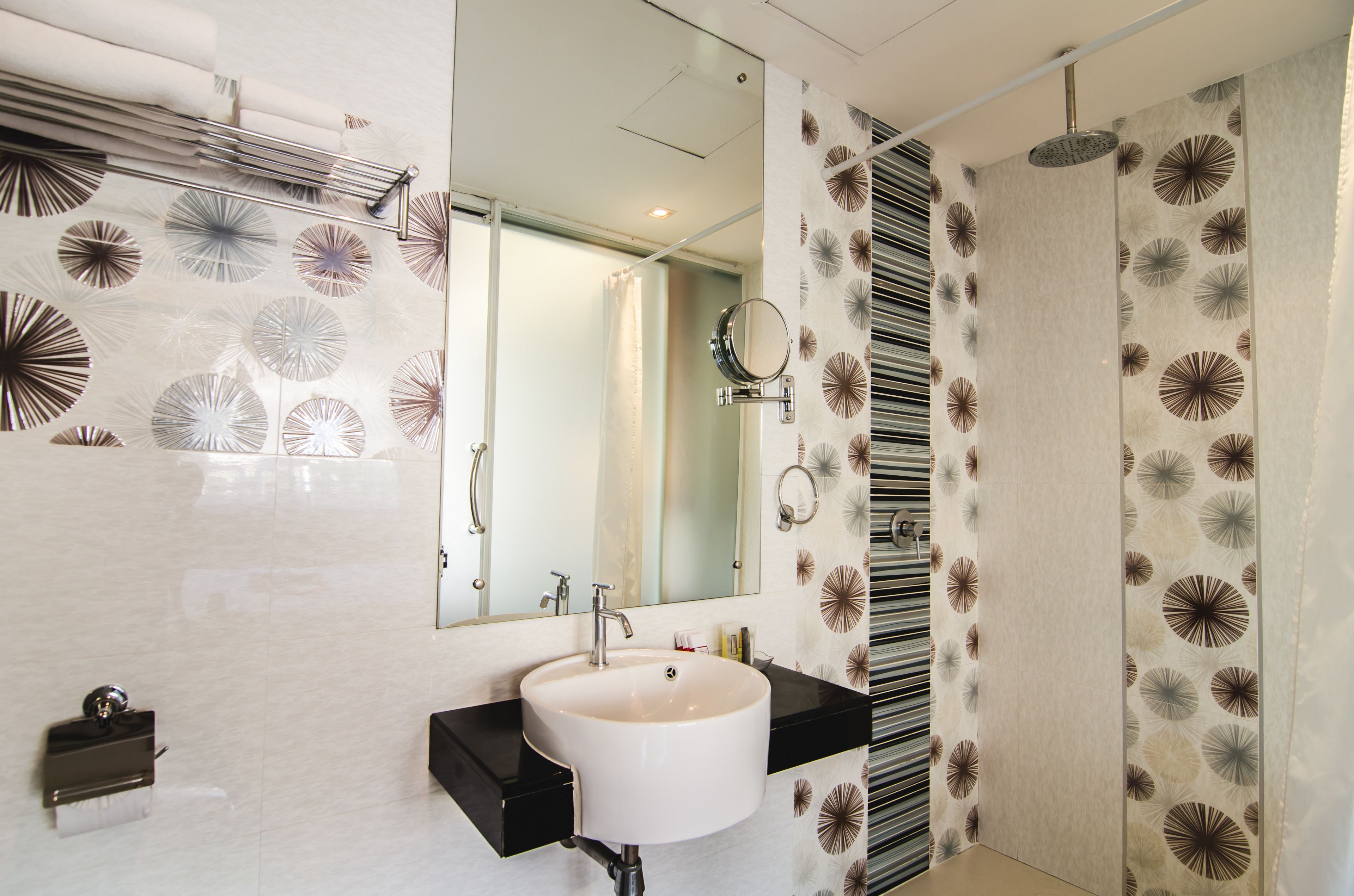 shower, rainfall showerhead, free toiletries, hair dryer