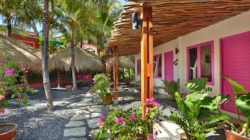 Grande Garden View - for Cool Adults Only | Vue de la chambre