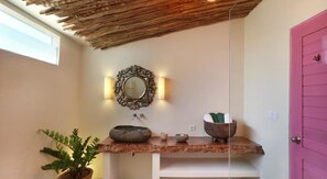 Bathroom - PinkCoco Uluwatu - Constant Surprises & for Cool Adults Only (Pecatu)