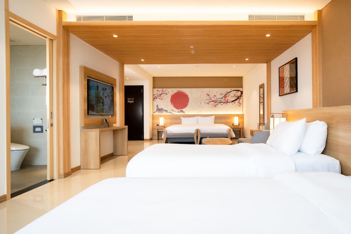 Free minibar, in-room safe, desk, soundproofing