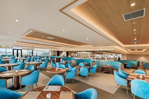 5 restaurants, breakfast, lunch, dinner served; Japanese cuisine