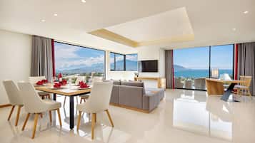 Artículos del minibar gratis y caja de seguridad en la habitación