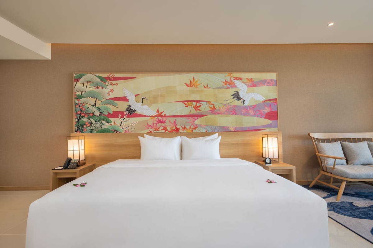Free minibar, in-room safe, desk, soundproofing