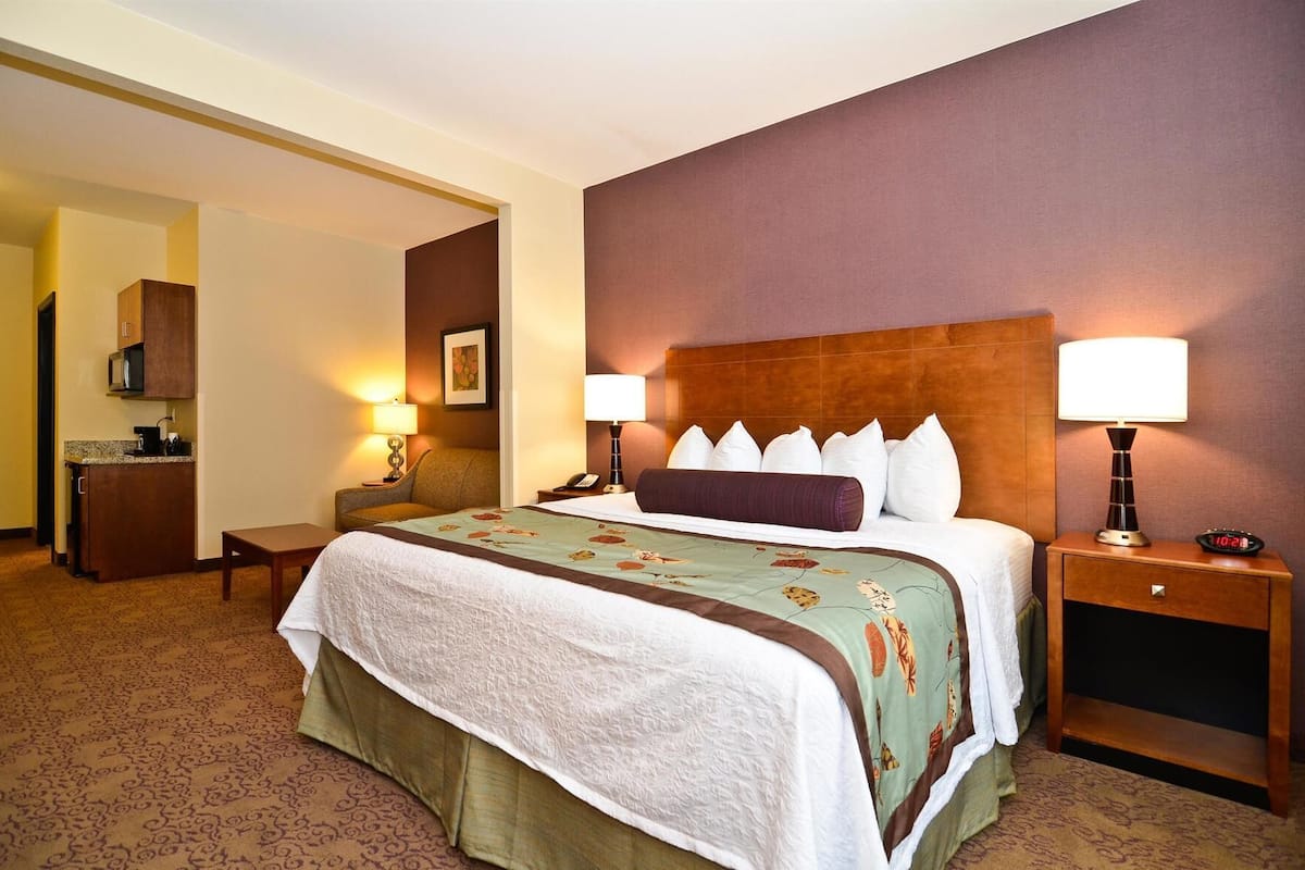 In-room safe, desk, laptop workspace, iron/ironing board