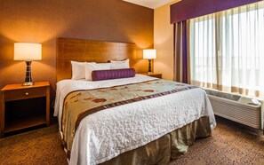 Standard Room, 1 King Bed, Non Smoking, Refrigerator & Microwave | In-room safe, desk, laptop workspace, iron/ironing board