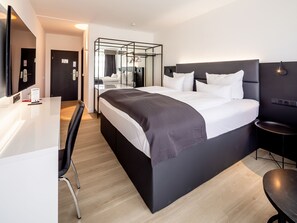 Doppelzimmer | Kostenlose Minibar, kostenloses WLAN, individuell eingerichtet