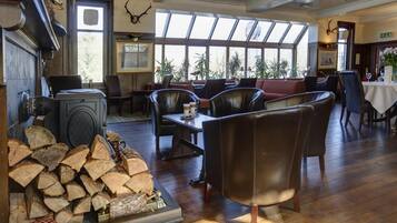 Se sirven desayunos, almuerzos y cenas; cocina local