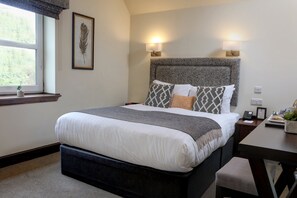 办公桌、熨斗/熨板、免费 WiFi、床单