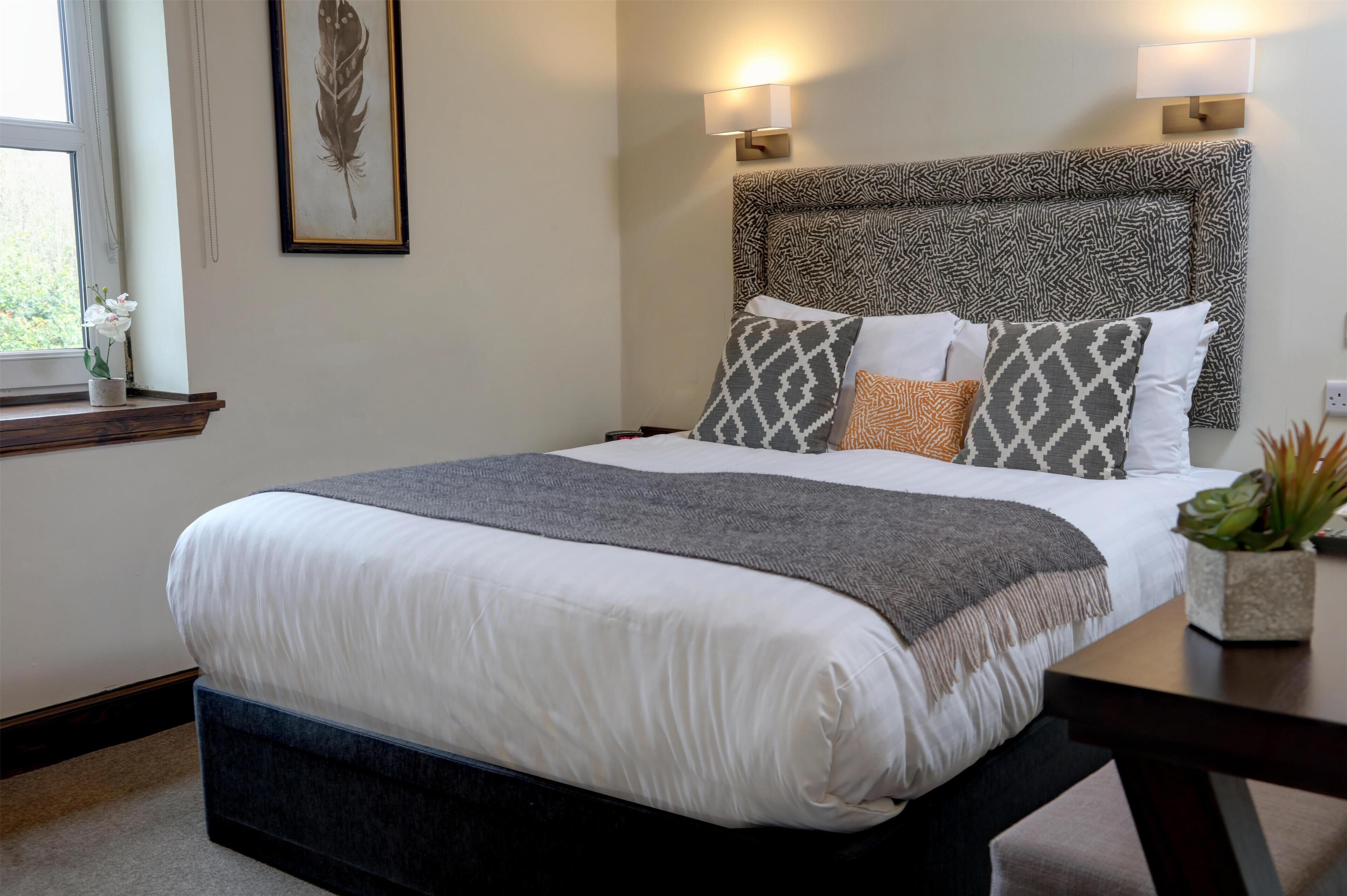 Standard Room, 1 Double Bed, Non Smoking | Desk, iron/ironing board, free WiFi, bed sheets