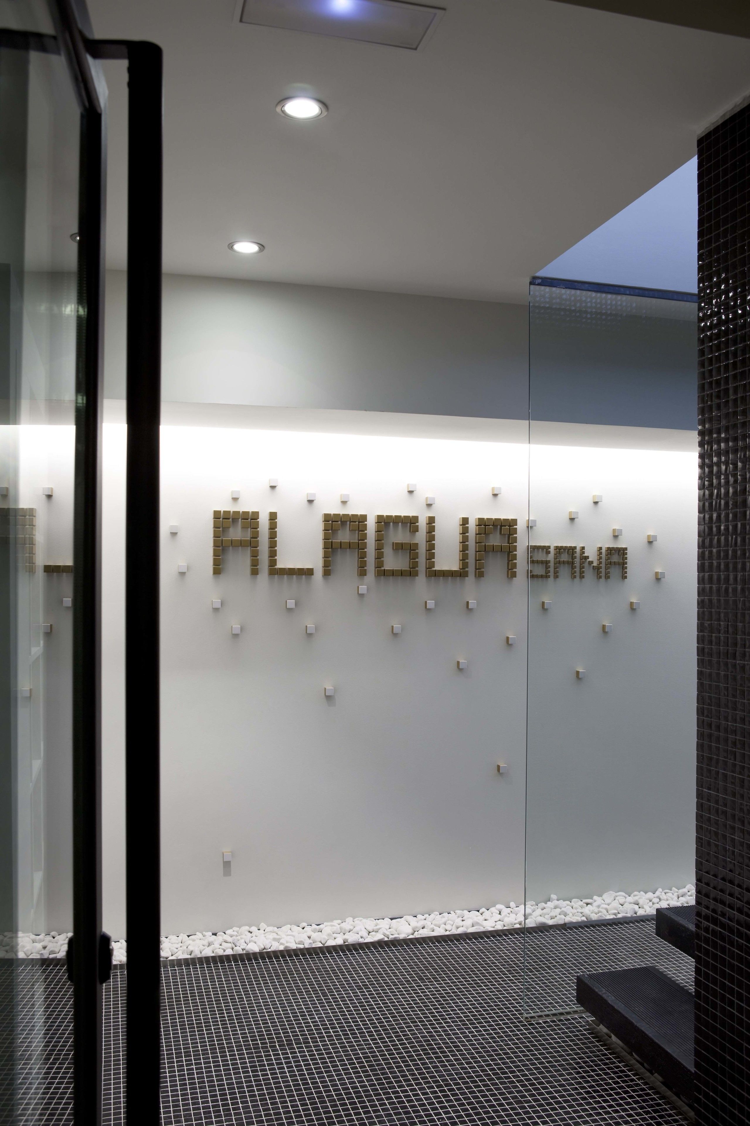 standard double room single use, 2 single beds | room amenity