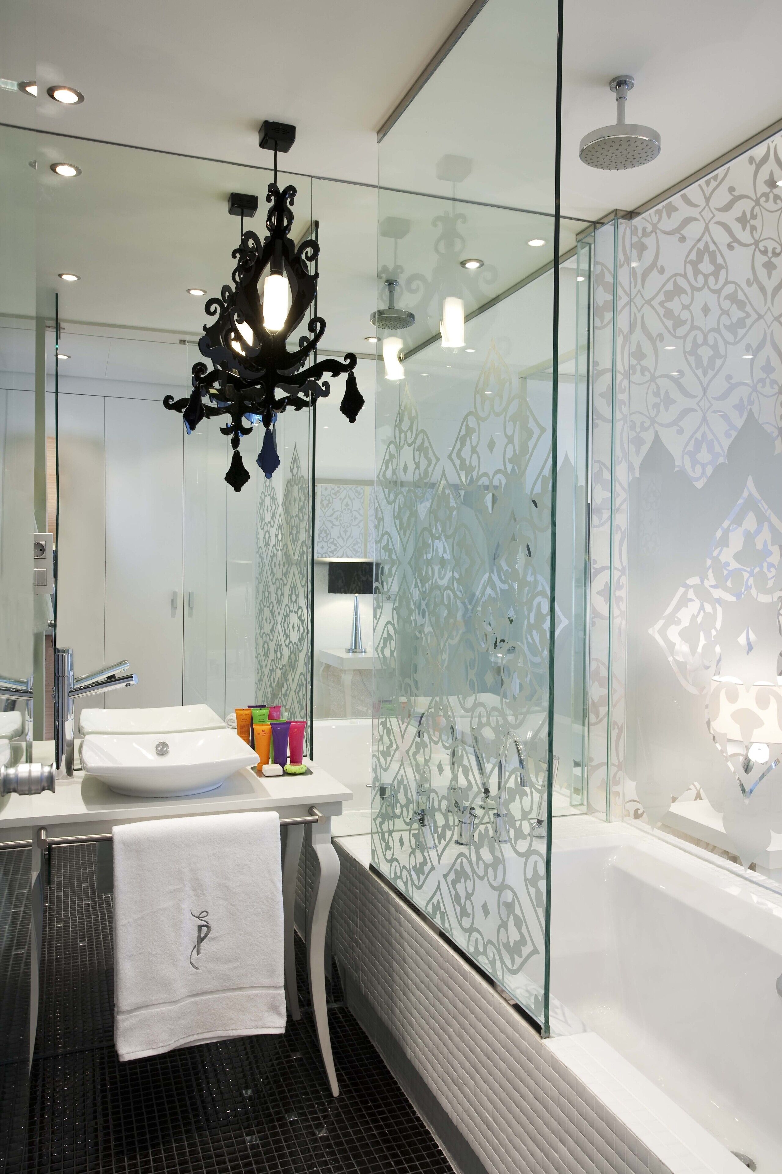 superior room, 1 queen bed | bathroom | free toiletries, bidet, towels