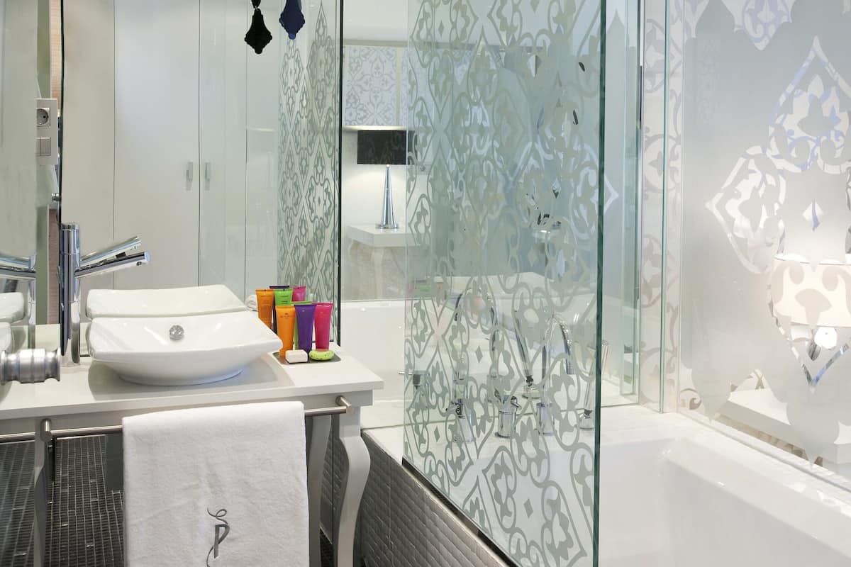 superior room, 1 queen bed | bathroom | free toiletries, bidet, towels