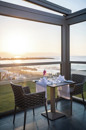 Aamiainen, lounas ja illallinen; näkymät rannalle 