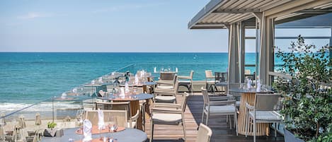 Aamiainen, lounas ja illallinen; näkymät rannalle