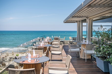 Breakfast, lunch and dinner served . Porto Platanias Beach - Luxury Selection