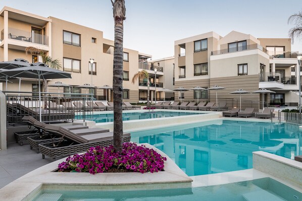 Outdoor pool, open 8:00 AM to 8:00 PM, pool umbrellas, pool loungers