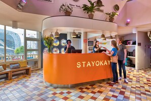Reception - Stayokay Rotterdam - Hostel to Stayokay Rotterdam - fully renovated April 2026 (Rotterdam)