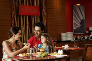 Daily buffet breakfast for a fee - Caspia Hotel New Delhi Shalimar Bagh (New Delhi)