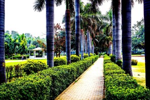 Exterior detail - Caspia Hotel New Delhi Shalimar Bagh (New Delhi)
