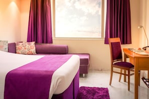 Hypo-allergenic bedding, minibar, in-room safe, desk