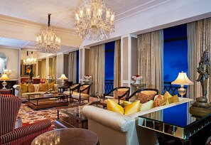 Premium bedding, minibar, in-room safe, desk - The Leela Palace Chennai (Chennai)