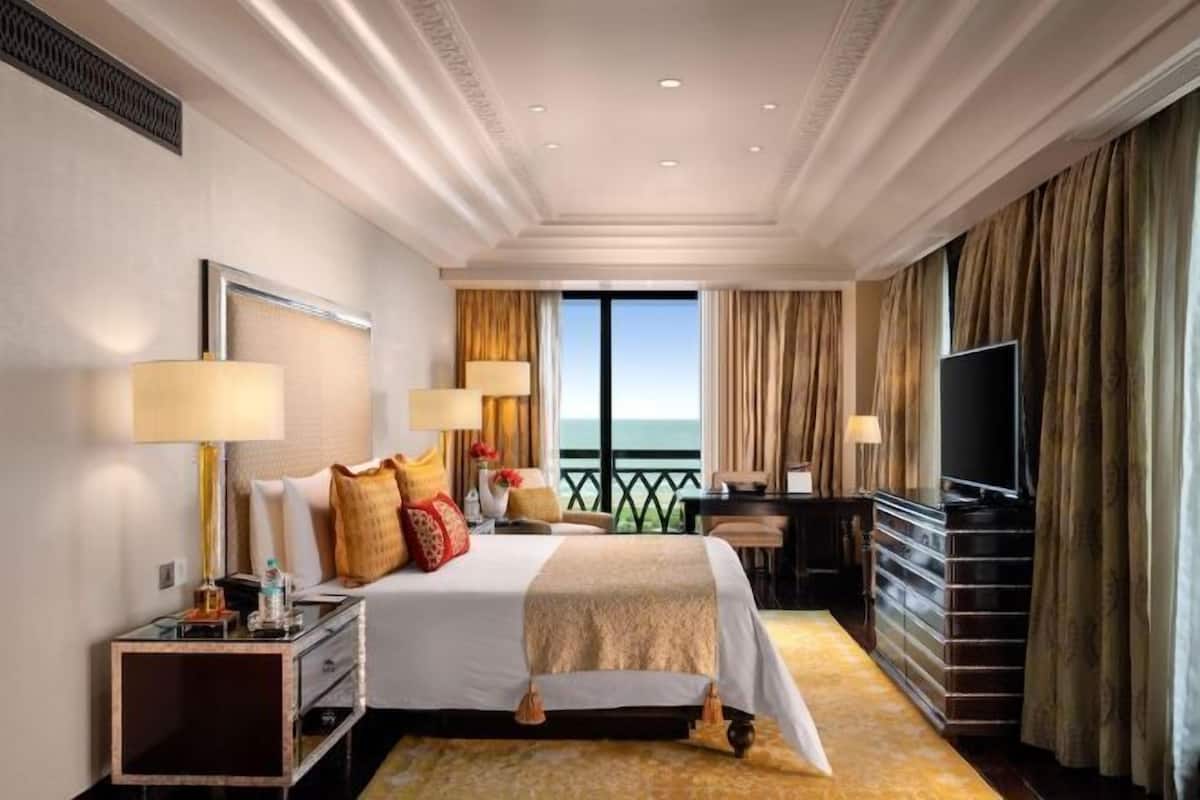 1 bedroom, premium bedding, minibar, in-room safe