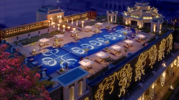 Hồ bơi ngoài trời