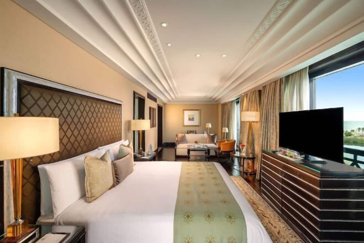 1 bedroom, premium bedding, minibar, in-room safe