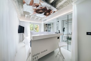 Allergiatestatut vuodevaatteet, minibaari, tallelokero huoneessa