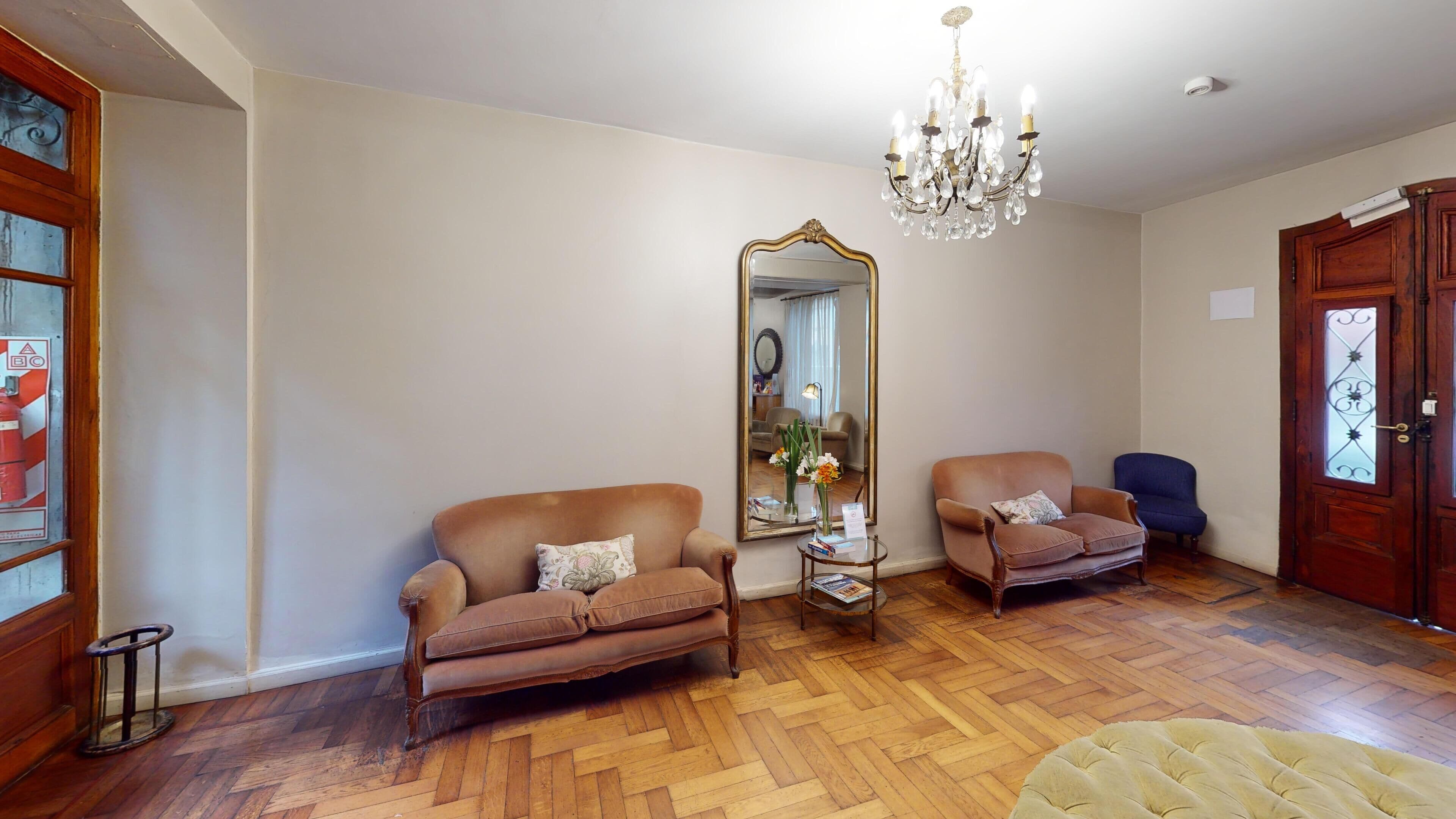 32-inch lcd tv with cable channels, tv, first-run films