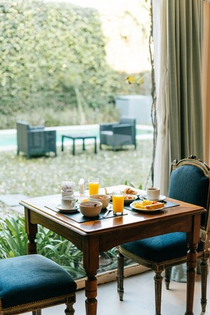 Free daily continental breakfast