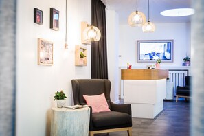 Lobby sitting area - CALMA Berlin Mitte (Berlin)