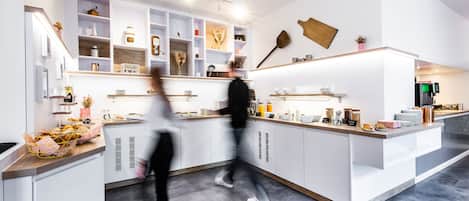 Café da manhã com buffet todos os dias (EUR 21 por pessoa)