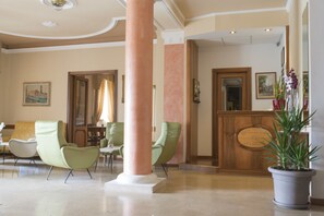 Interior entrance - Hotel Du Lac (Lavarone)